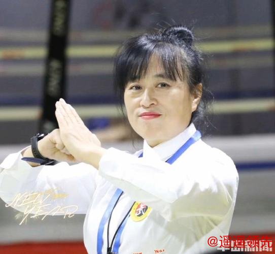 问鼎娱乐网址 青岛故事｜拳台赢，浪尖也赢！从散打女王到海上飞人，这位青岛阿姨太飒了